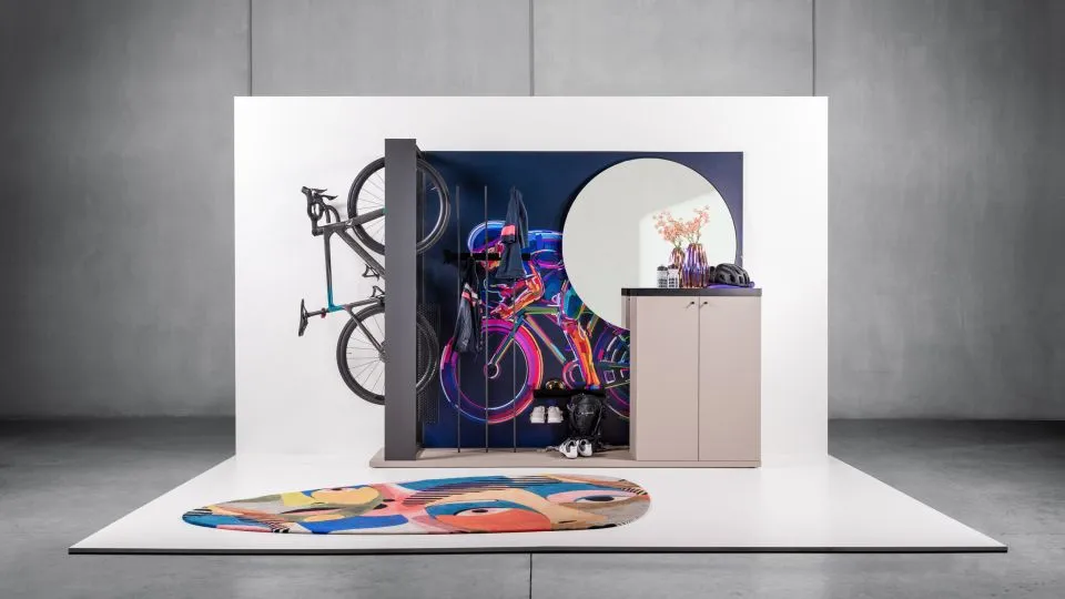 Vorzimmermöbel mit Fahrradhalter, Spiegel und Sideboard
